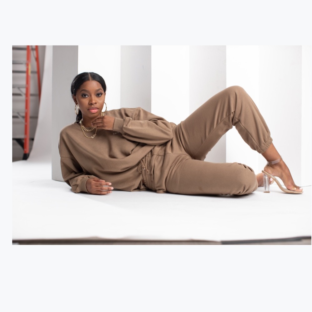 Two piece LA sweatsuit. Oversized crewneck & pants
